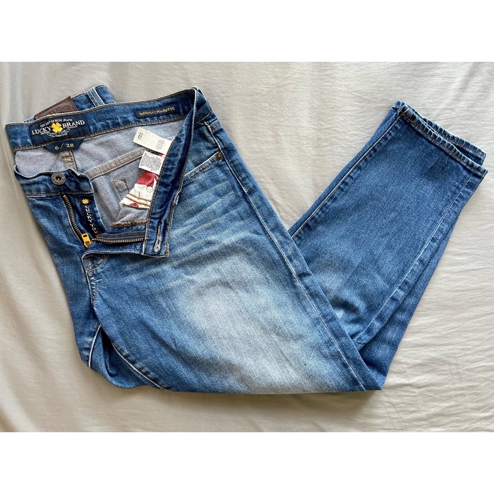Lucky Brand Jeans. Sienna Cigarette. Women’s size 6/28. Medium wash denim jeans.